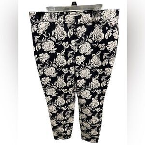 Gap Signature skinny ankle khaki in black and white floral print size 8